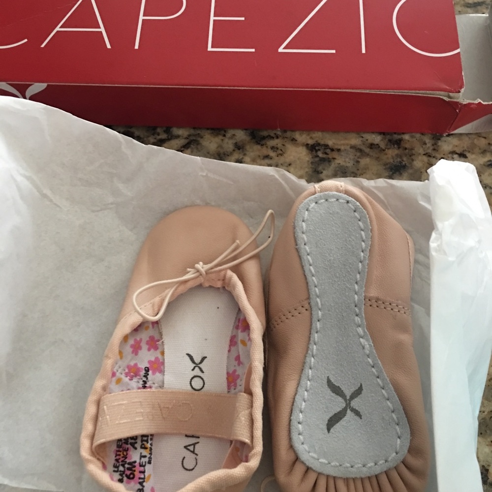 BNIB Capezio Toddler size 6 Ballet Shoes